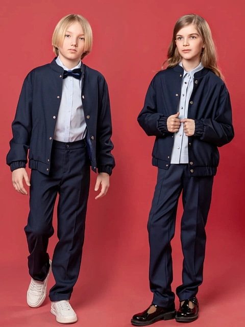 Бомбер из костюмной ткани на кнопках