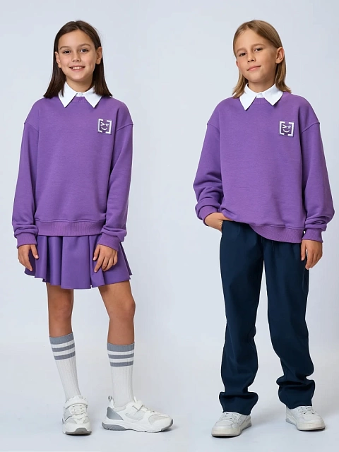 Свитшот со съемным воротником и шевроном