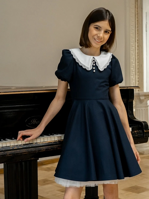 Платье со съемным воротником и коротким рукавом